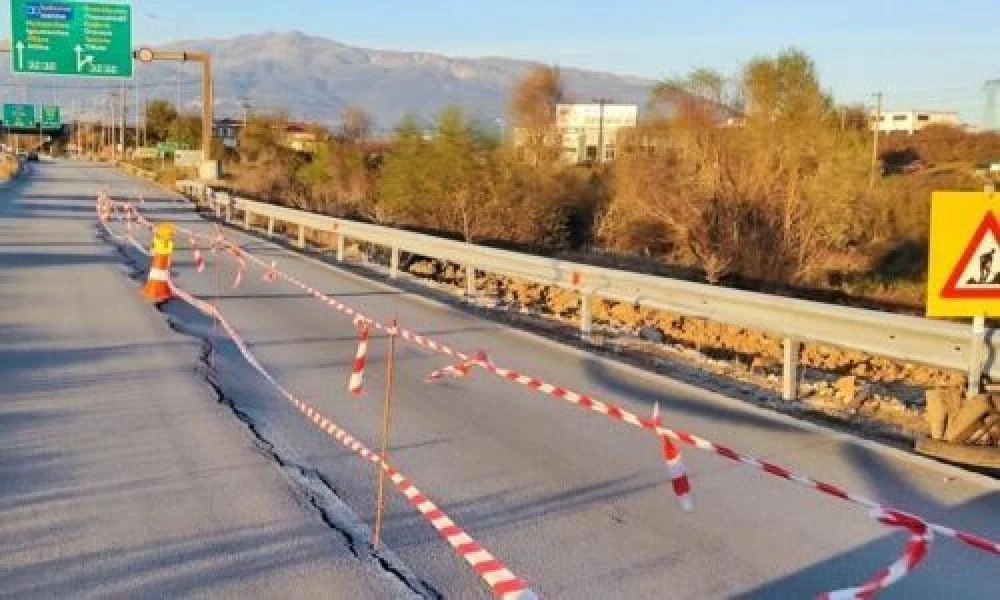 Ιωάννινα: Καθίζηση στην Εθνική Οδό, έκλεισε μεγάλο μέρος της κυκλοφορίας